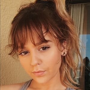 Meet your Posher, Harmony